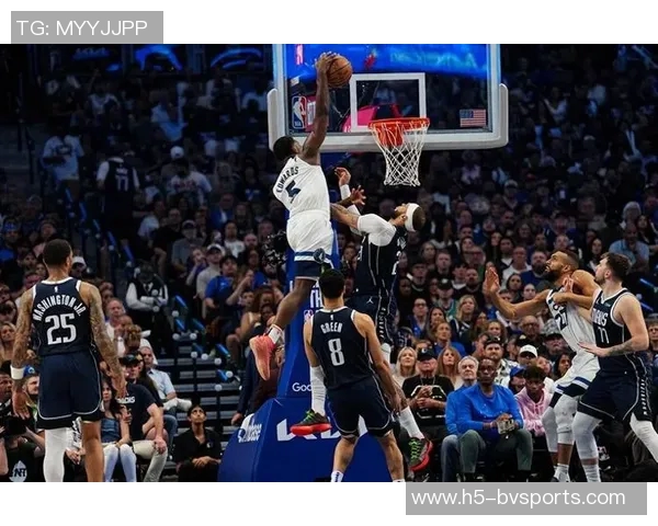 爱德华兹巧妙借掩护接球三分投篮成功实现反超局面 爱德华兹巧妙借掩护接球三分投篮成功实现反超局面