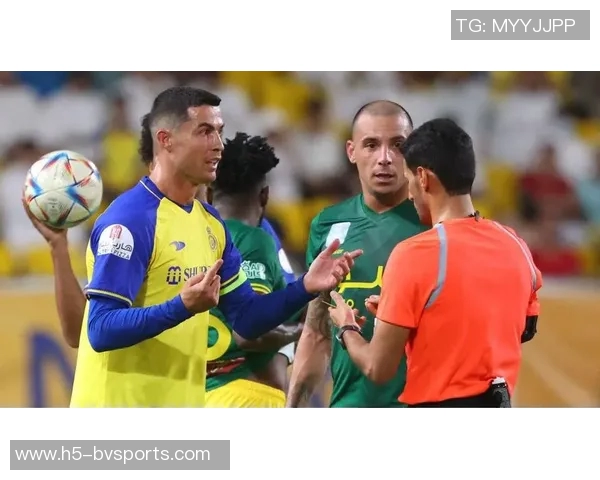 C罗进球因队友脚尖越位被判无效愤怒向裁判讨说法