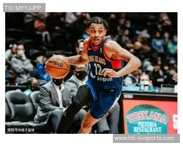 米奇称赞文班在关键时刻投进三分球球员表现至关重要