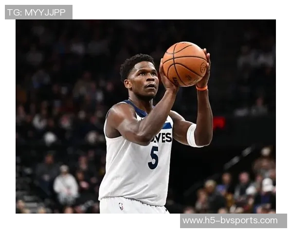 芬奇赞爱德华兹进攻成长显著近期防守表现同样出色